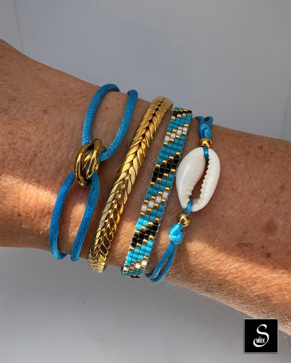 Armbandjes met geweven of geregen Japanse glaskralen