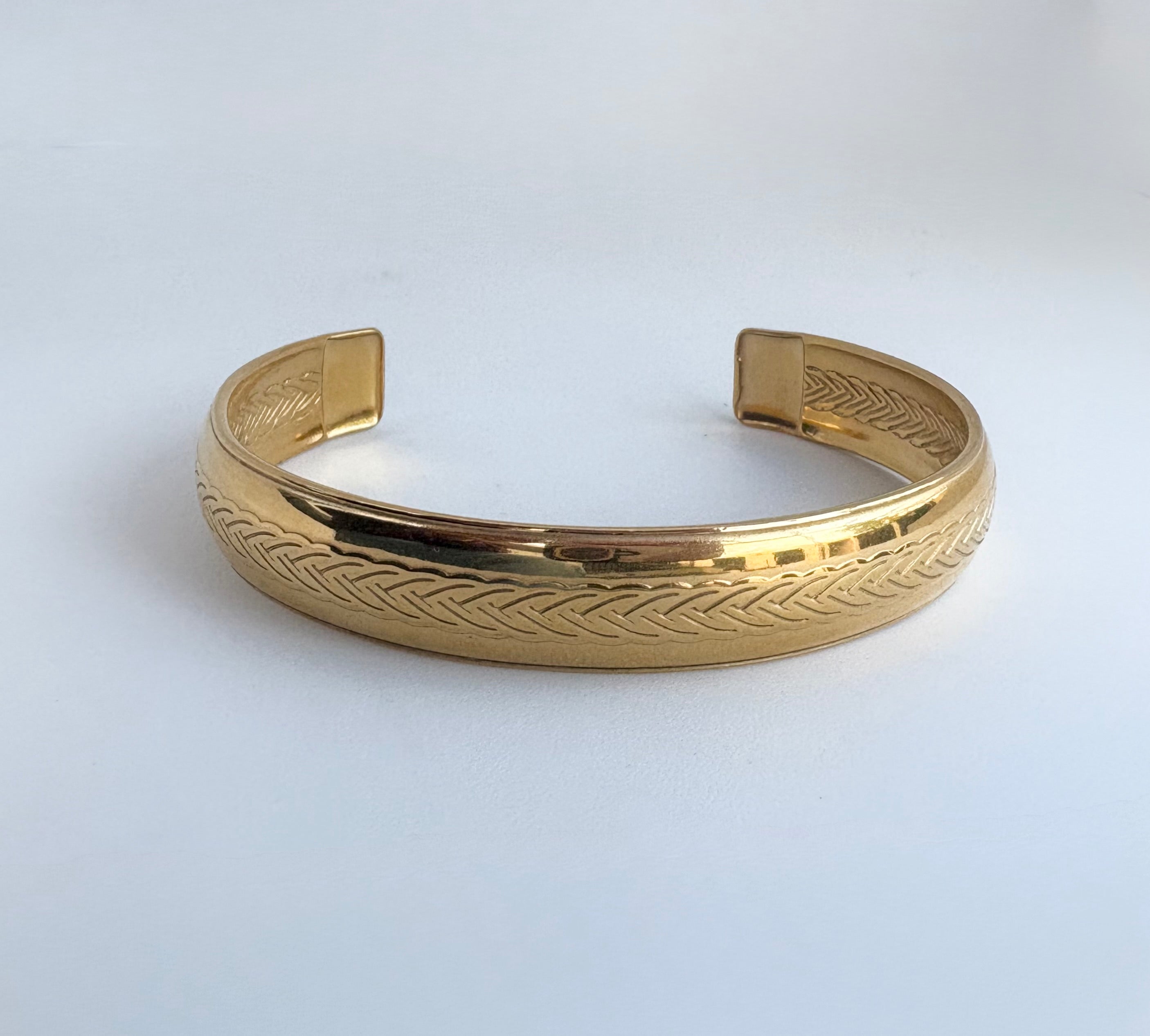 Brede stainless steel gouden armband / bangle. 