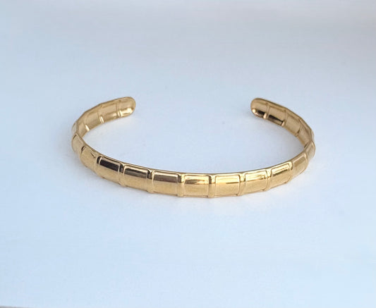 Buigzame stainless steel gouden bangle.