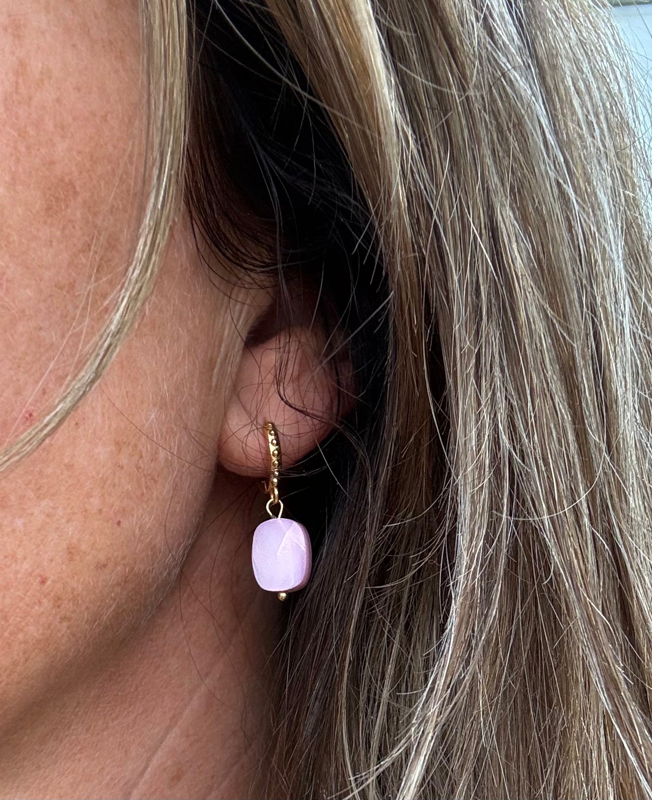Pink facet