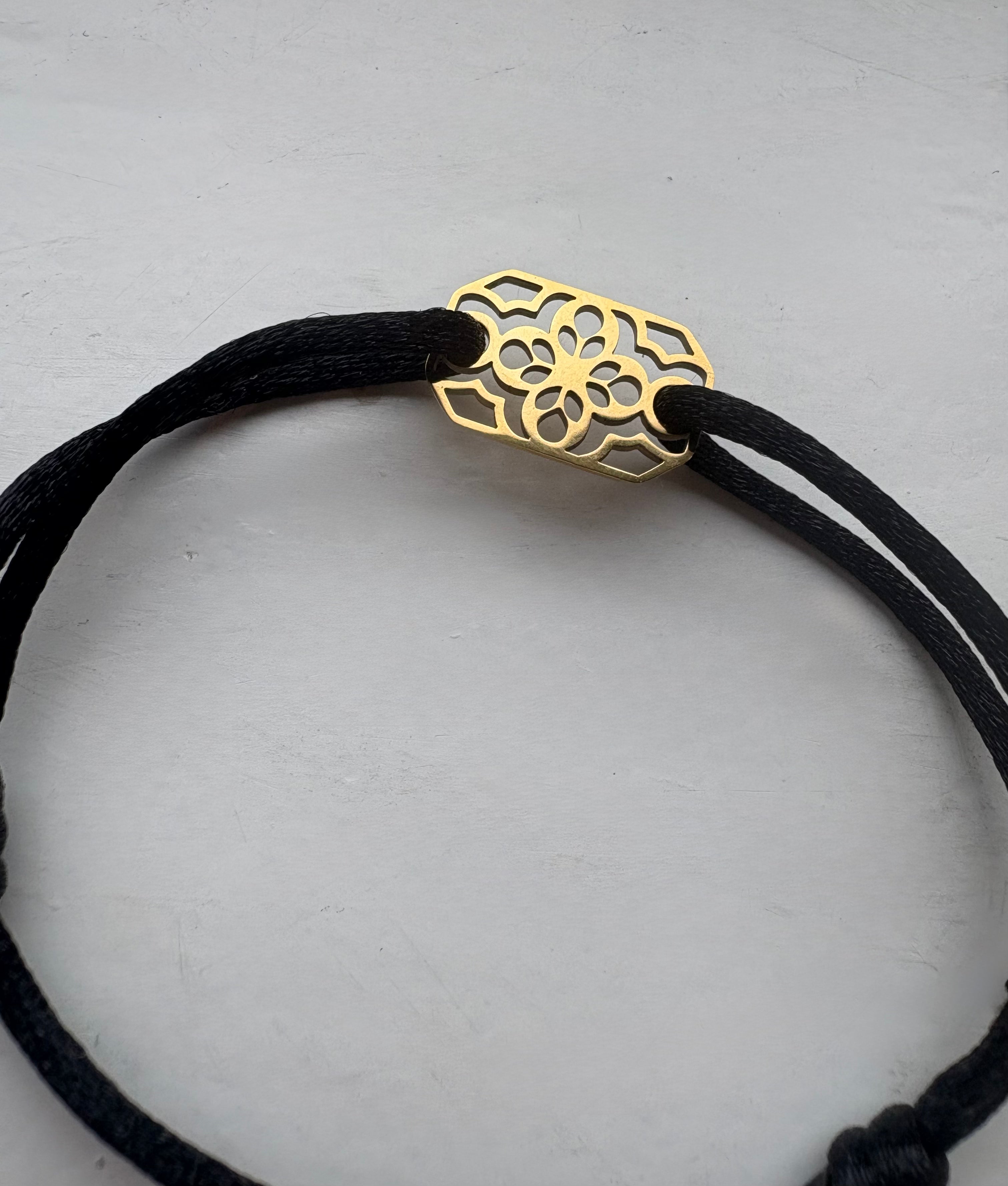 Armbandje met gouden bloem stainless steel.